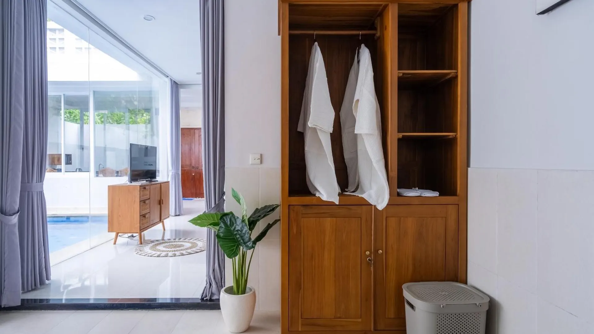Bali Road House Villa Seminyak  Indonesia