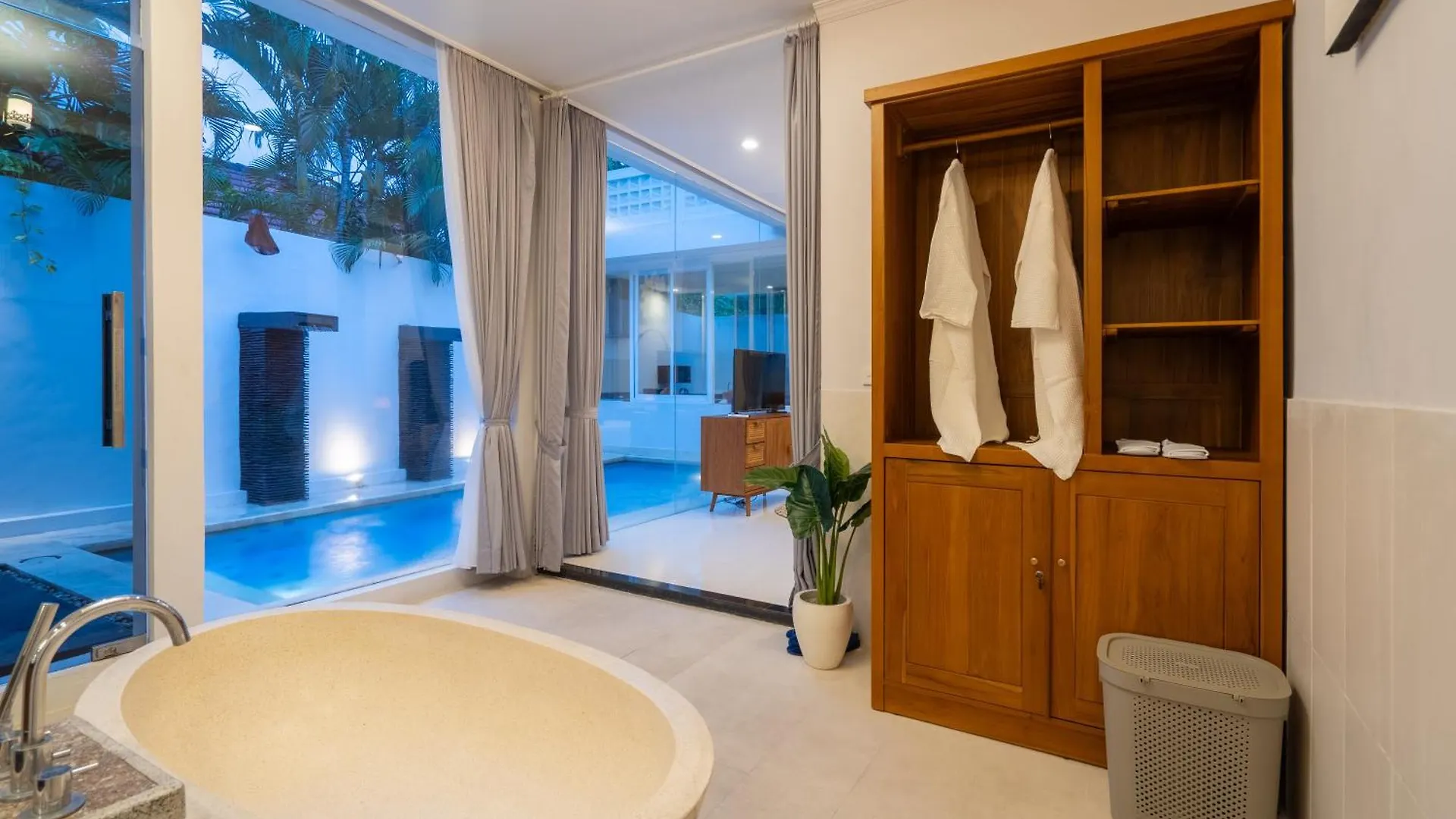 Bali Road House Villa Seminyak   Seminyak (Bali)
