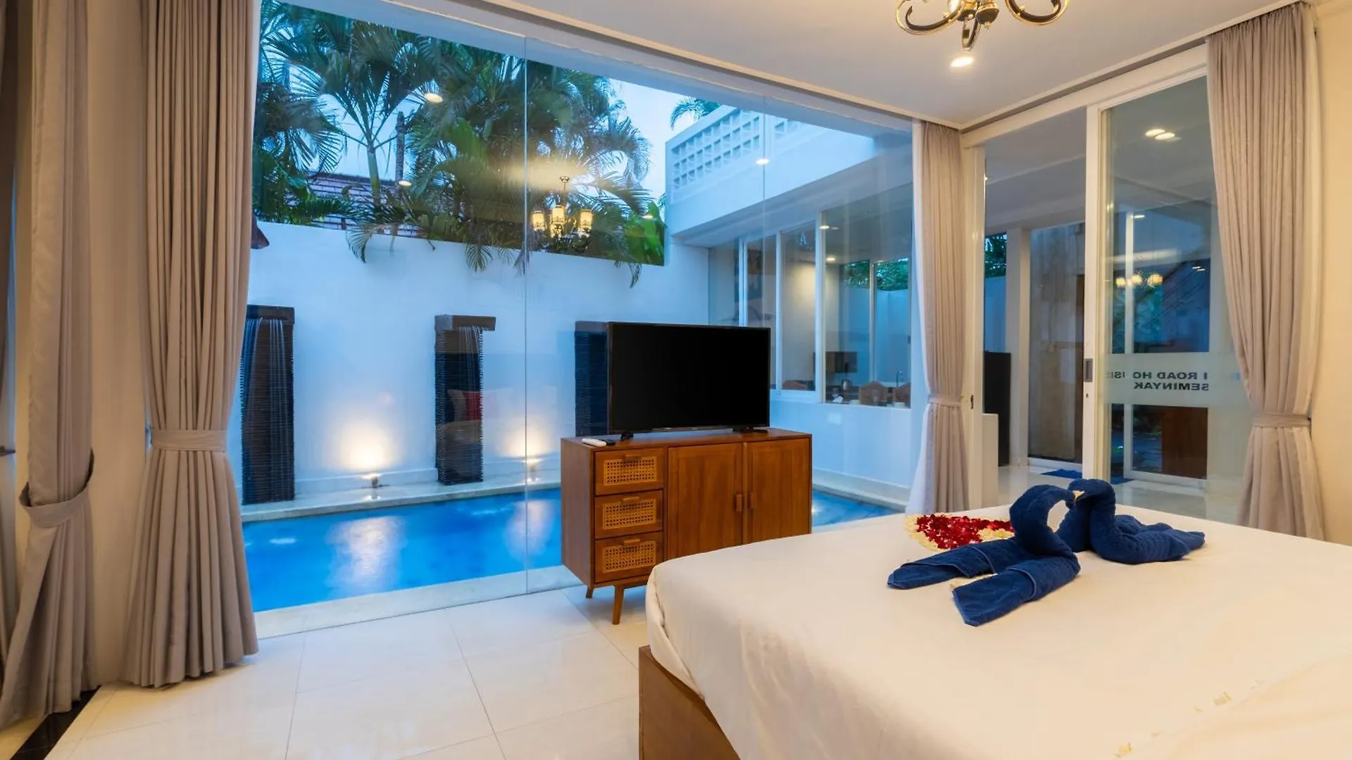 Bali Road House Villa Seminyak
